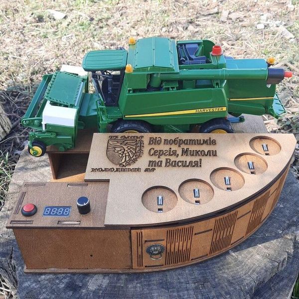 Наливатор &ldquo;Комбайнер&rdquo; John Deere автоматический на 5 рюмок 150b фото