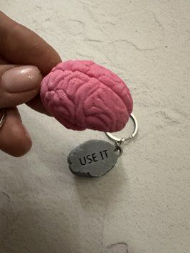 Брелок &laquo;USE IT&raquo; &ndash; стильное напоминание думать! 502 фото