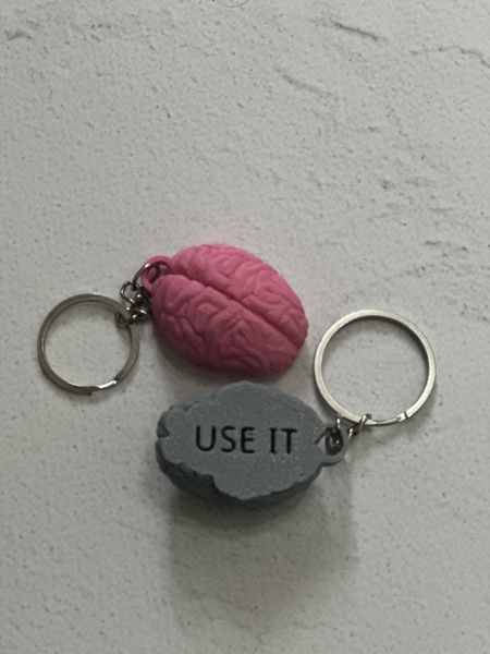 Брелок &laquo;USE IT&raquo; &ndash; стильное напоминание думать! 502 фото