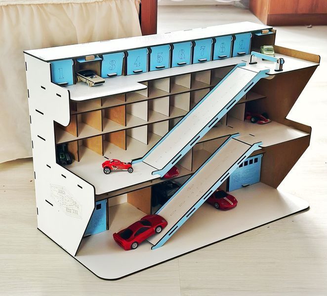 Деревянная парковка для машинок Hot Wheels | Паркинг на 50 гаражей с двумя спусками и шлагбаумом 53а фото